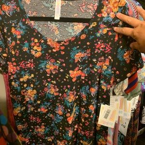 Multiple lularoe large classic tees